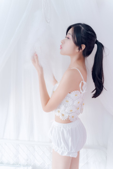 初中女生尿裤子